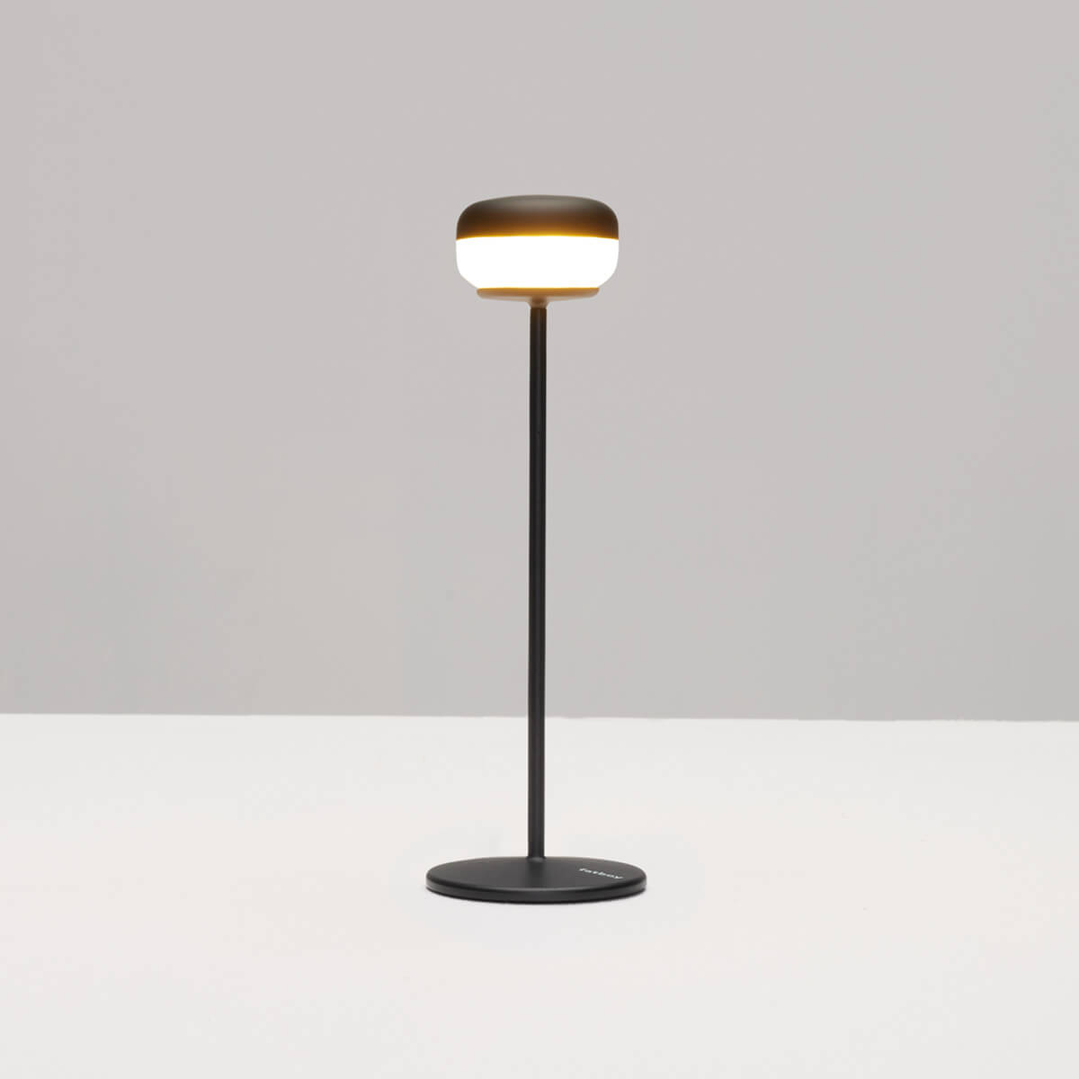 Fatboy Cheerio LED Akkuleuchte, anthrazit matt (eingeschaltet)