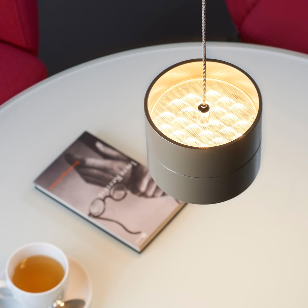 Oligo Tudor S LED Pendelleuchte, TW, unsichtbare Höhenverstellung, champagner