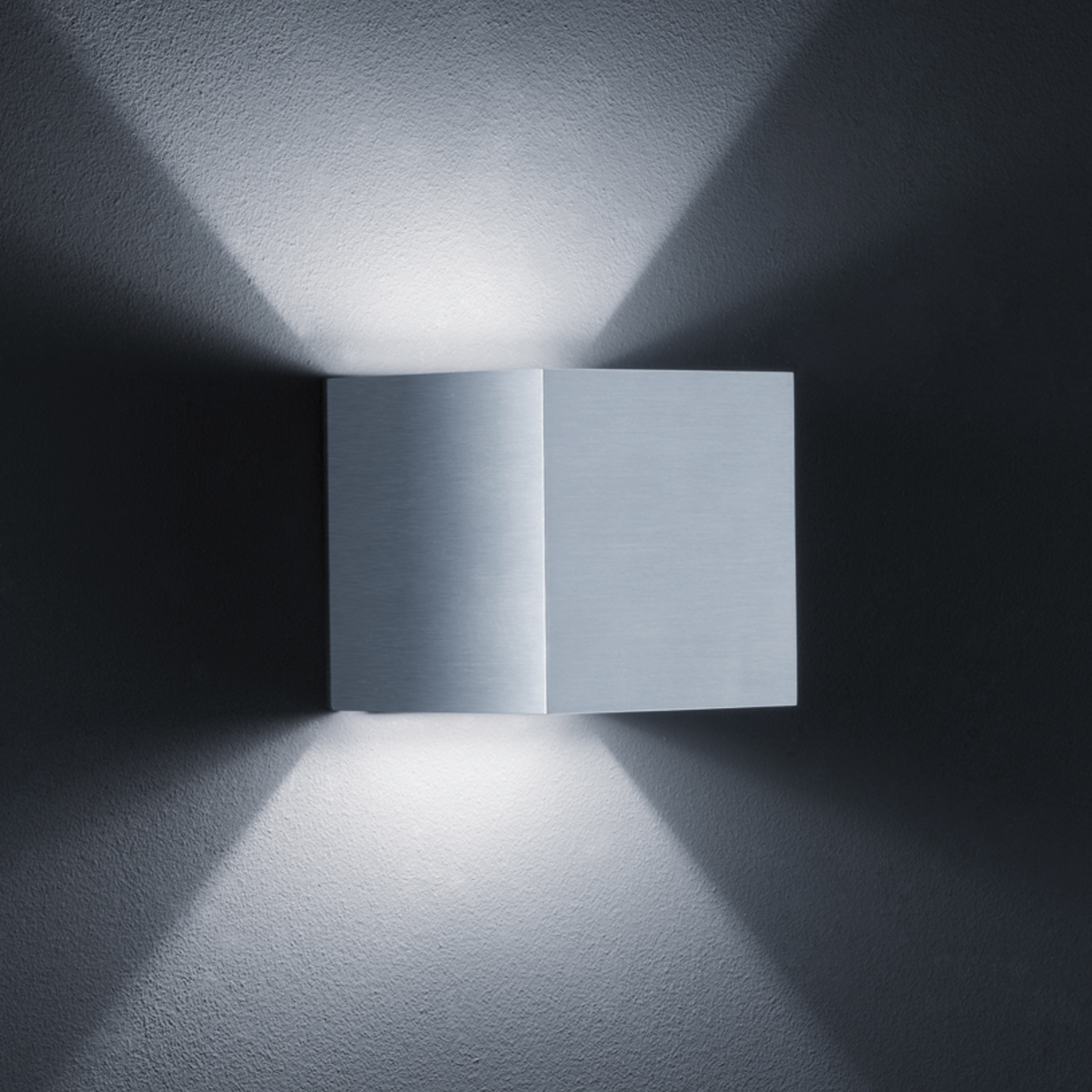 Helestra Siri Wandleuchte, Aluminium matt