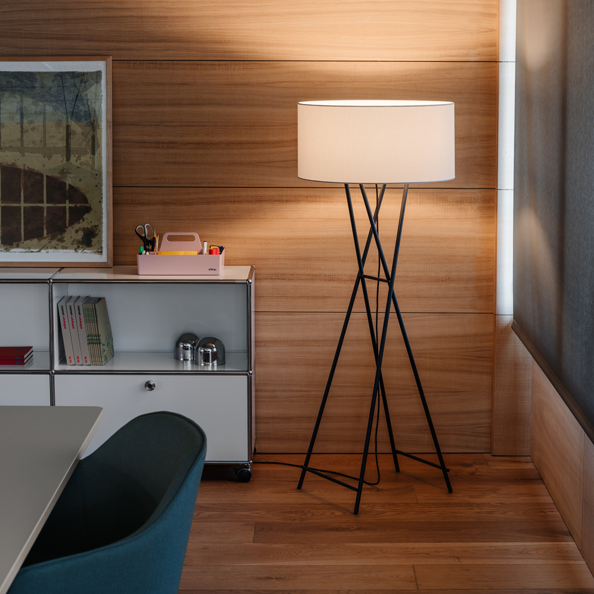 Marset Cala Metal P145 Stehleuchte, schwarz