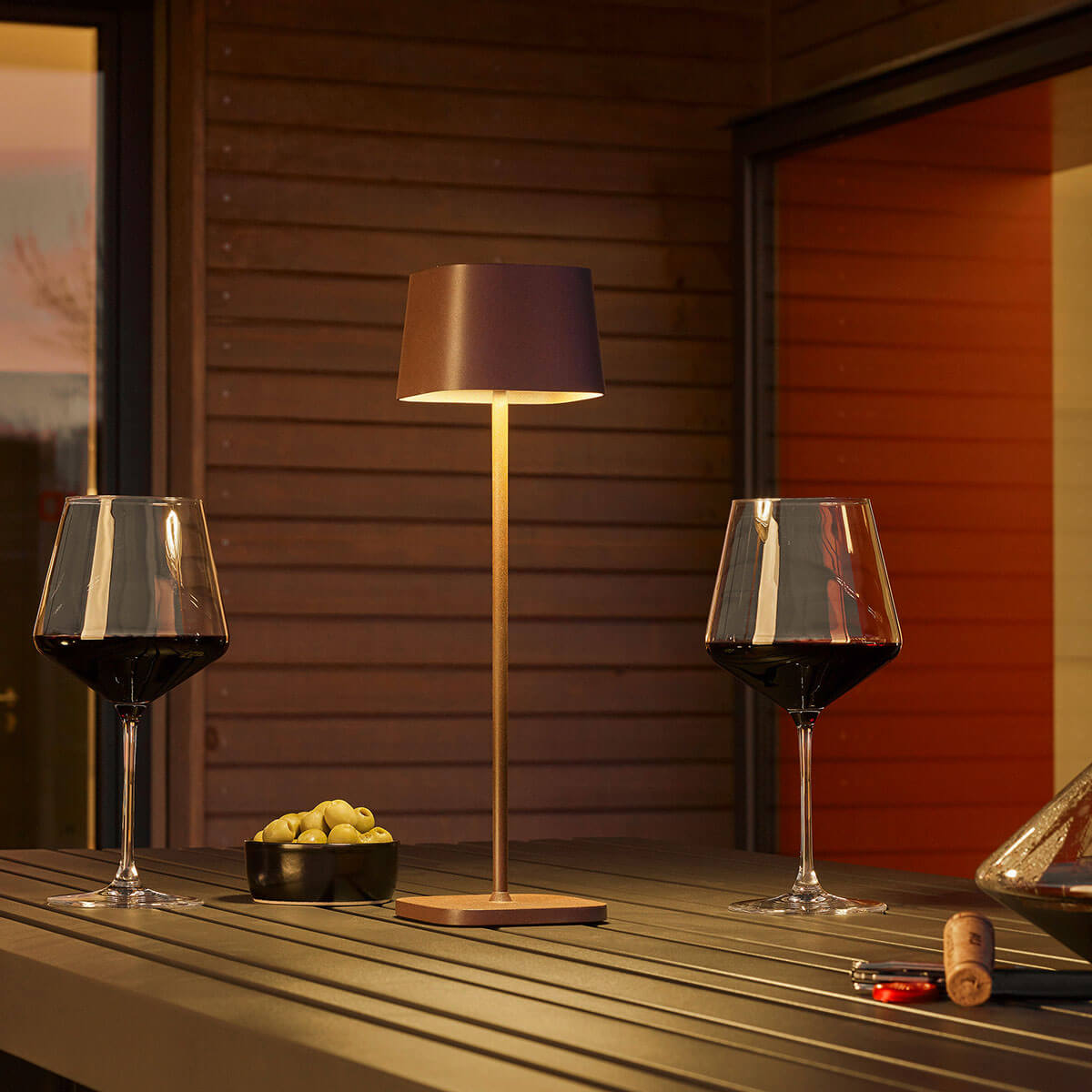 Helestra Kori LED Akkuleuchte, rostfarben