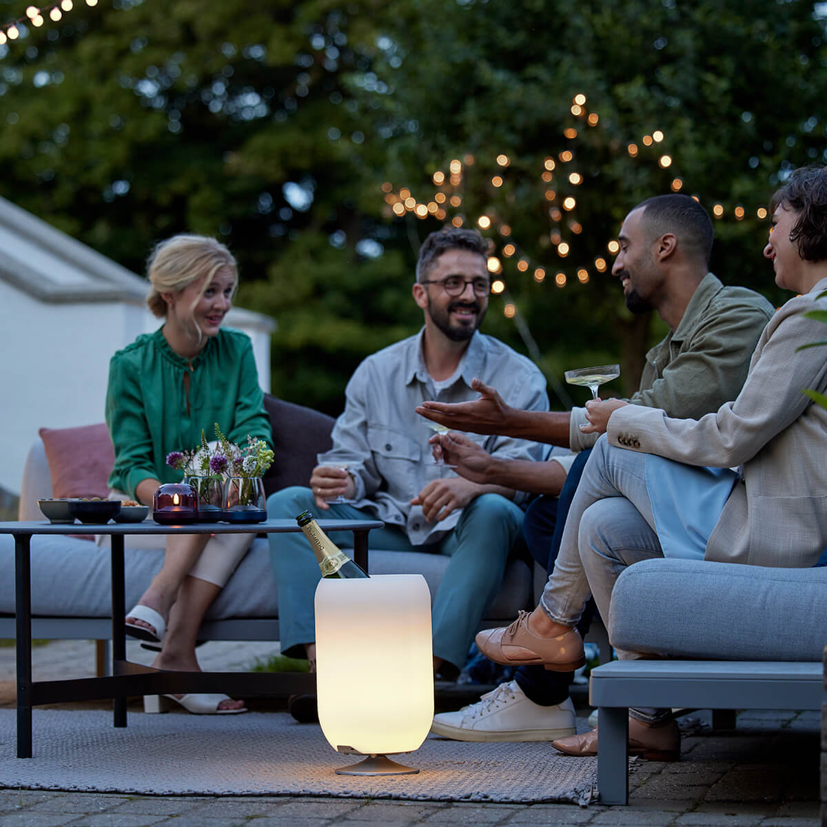 Kooduu Atmos LED Akkuleuchte, Bluetooth Lautsprecher & Weinkühler, Aluminium gebürstet