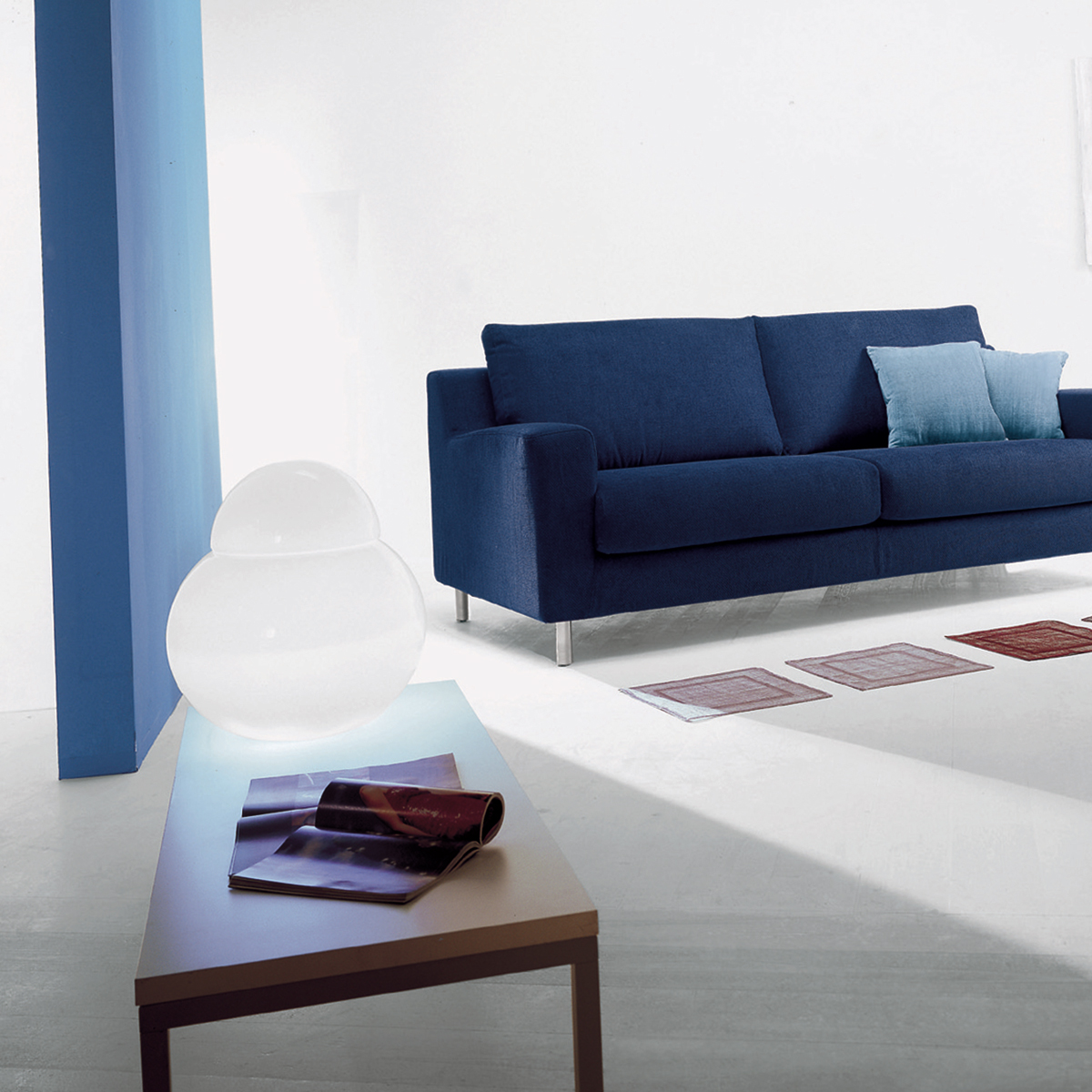 Fontana Arte Daruma Tischleuchte, weiß glänzend