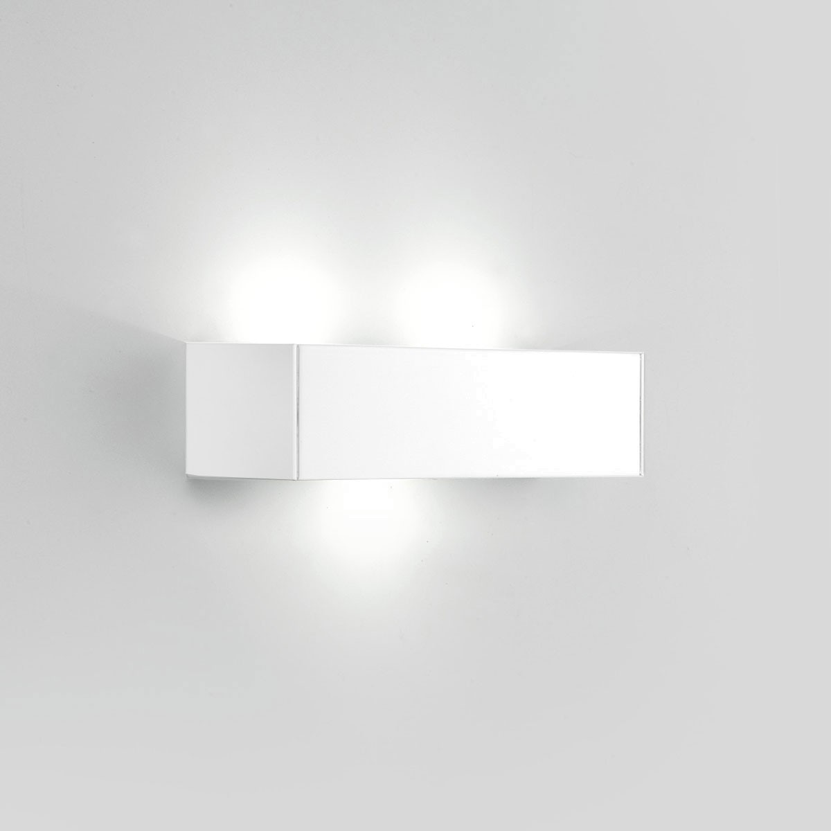 Milan T-LED Wandleuchte, 3-flg., weiß lackiert