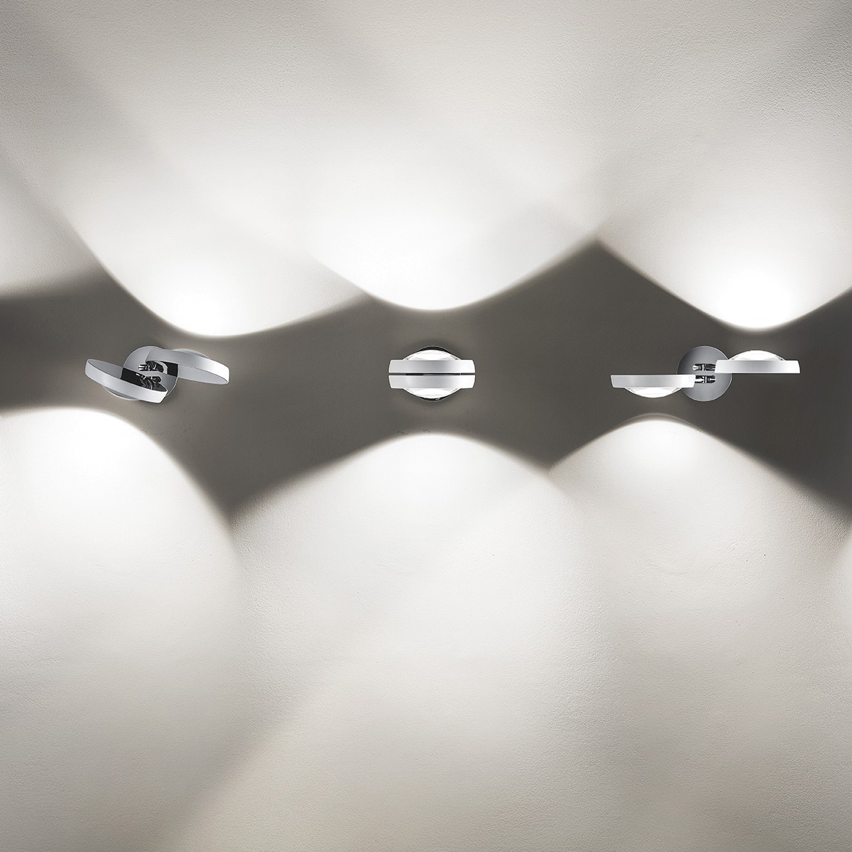 Studio Italia Design Nautilus LED Wandleuchte, 2700 K, Chrom / weiß matt